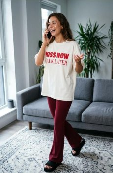 Бавовняна футболка з написом - кремовий