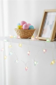 Великодня світлова гірлянда з мотивом курчат - різнобарвний