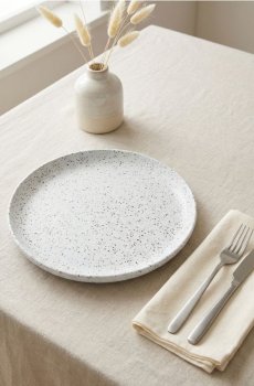 Плоска тарілка з крапчастим візерунком - білий