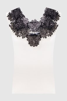 Белый топ с контрастным кружевом