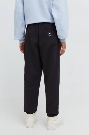 Хлопковые спортивные штаны Tommy Jeans цвет чёрный однотонные Хлопковые спортивные штаны Tommy Jeans цвет чёрный однотонные