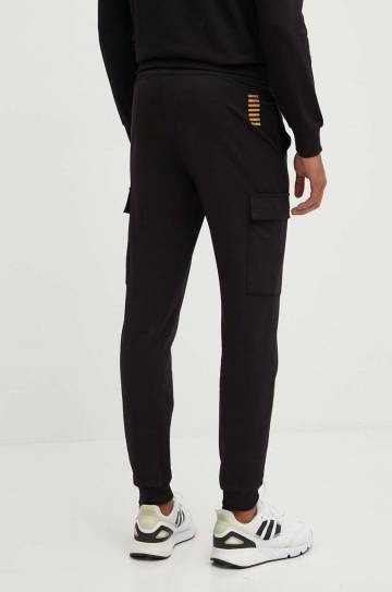 Хлопковые спортивные штаны EA7 Emporio Armani цвет чёрный с принтом PJVRZ.8NPP67 Хлопковые спортивные штаны EA7 Emporio Armani цвет чёрный с принтом PJVRZ.8NPP67
