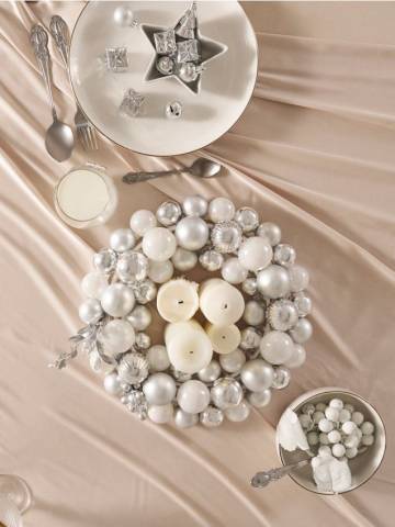 Декоративний вінок - білий