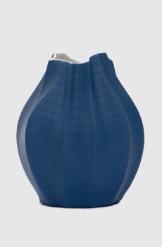 Синяя фарфоровая ваза