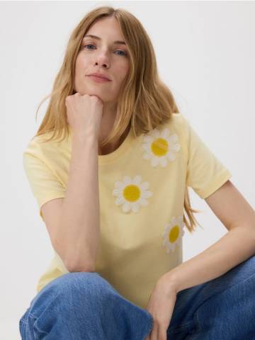 Reserved - Футболка з в’язаною аплікацією - світло-жовтий - VP668-10X