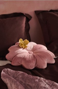 Велюрова декоративна подушка у формі квітки - пастельний рожевий