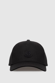 Черная кепка с нашивкой логотипа