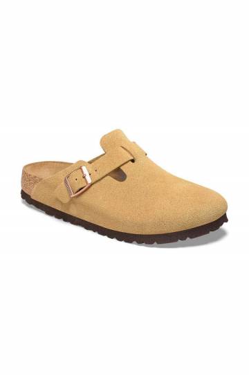 Замшевые шлепанцы Birkenstock Boston женские цвет бежевый 1026164 Замшевые шлепанцы Birkenstock Boston женские цвет бежевый 1026164