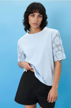 Блузка з декоративним коротким crochet рукавом - блакитний