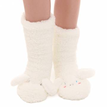 Cropp - Пухнасті шкарпетки Cinnamoroll - кремовий Cropp - Пухнасті шкарпетки Cinnamoroll - кремовий