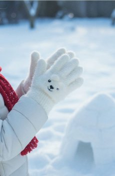 Пухнасті рукавички з декоративною вишивкою - кремовий