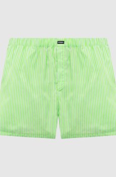 Зеленые шорты в полоску