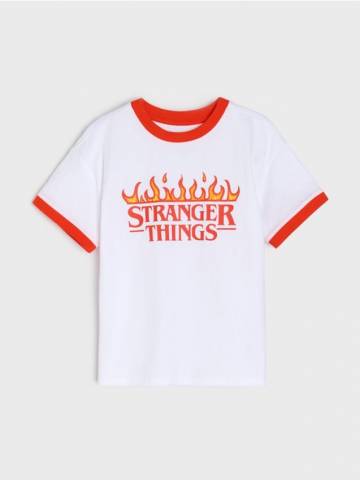Футболка з принтом Stranger Things - білий Футболка з принтом Stranger Things - білий