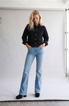 Джинси flare low waist з ефектом прання - синій