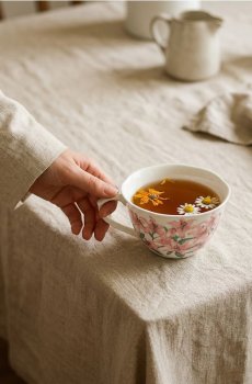 Керамічний кухоль з квітковим мотивом - пастельний рожевий