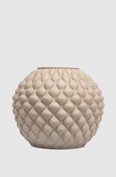 Бежевая фарфоровая ваза