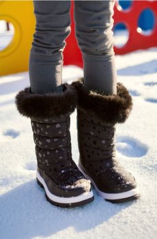 Утеплені снігові чоботи з блискучими сердечками - чорний