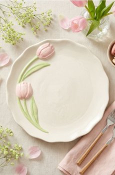 Тарілка з мотивом тюльпанів - білий