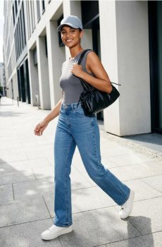 Розкльошені джинси із середньою талією - синій