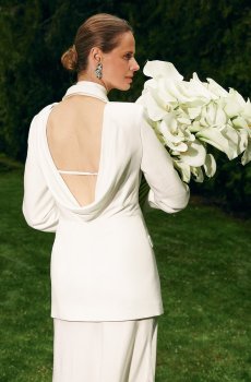 Молочний двобортний сатиновий жакет