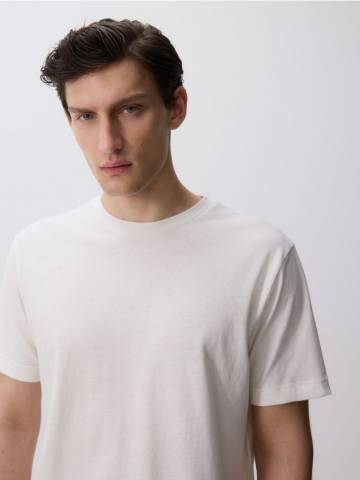 Reserved - Футболка regular fit з льоном - кремовий - 393BK-08X Reserved - Футболка regular fit з льоном - кремовий - 393BK-08X