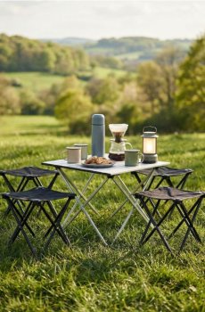 Складний туристичний стілець - чорний