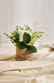 Декоративна квіткова композиція в мішечку - білий