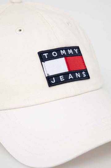 Шапка Tommy Jeans цвет белый с аппликацией Шапка Tommy Jeans цвет белый с аппликацией