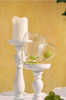 Скляна кружка з подвійними стінками та блискітками - різнобарвний