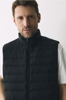 Reserved - Стьобаний жилет, утеплений натуральним пухом - чорний - 983IR-99X