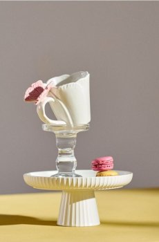 Чашка з метеликом на ручці - білий