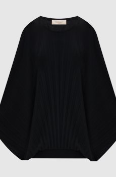 Черная блуза с плиссированием