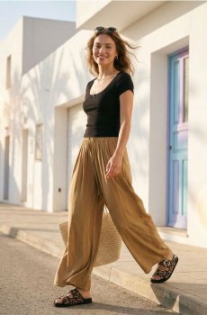 Блузка з мереживом на вирізі з домішкою віскози - чорний