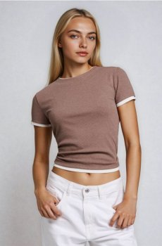 Ребриста basic футболка з контрастною окантовкою та домішкою віскози - кавовий