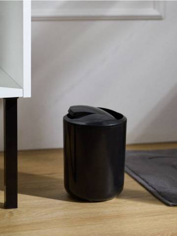 Сміттєвий бак з кришкою - чорний