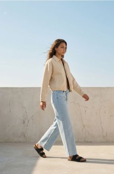 Джинсова бомбер-куртка з комірцем - бежевий