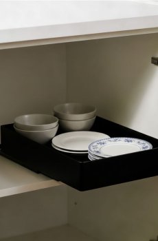 Висувний кошик для шафи - чорний