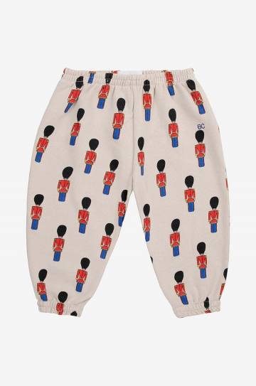 Хлопковые штаны для младенцев Bobo Choses Little Tin Soldier цвет бежевый с узором 224AB064 Хлопковые штаны для младенцев Bobo Choses Little Tin Soldier цвет бежевый с узором 224AB064