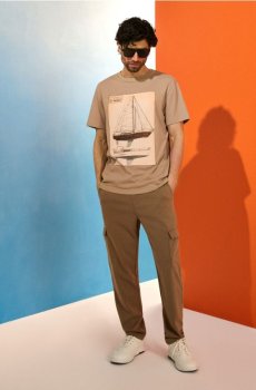 Бавовняна футболка з принтом корабля - бежевий