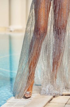 Вечірня сукня максі з лелітками