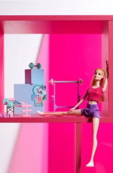 Лялька з аксесуарами - різнобарвний