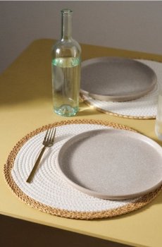 Кругла плетена столова підкладка з кантом - бежевий