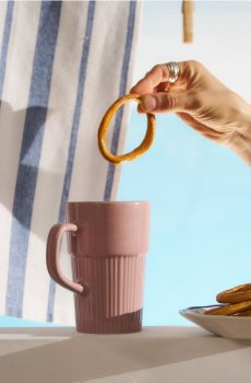 Керамічна чашка з рифленням - пильно-рожевий