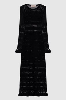 Черное платье с ажурным узором