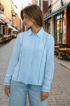 Віскозна сорочка regular fit з ажурними вставками - блакитний