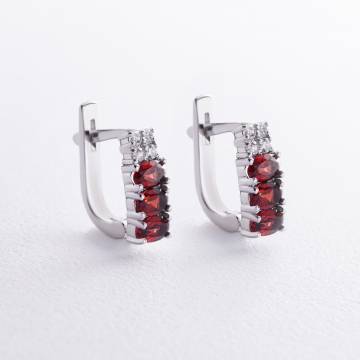 Серебряные серьги с пиропами и фианитами GS-02-063-4110 Серебряные серьги с пиропами и фианитами GS-02-063-4110