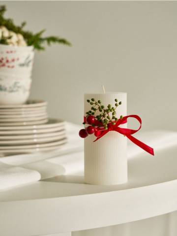 Декоративна свічка - білий