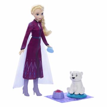 Лялька Disney Frozen Ельза з маленьким ведмежам (JFG16)