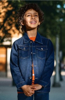 Джинсова куртка - темно-синій