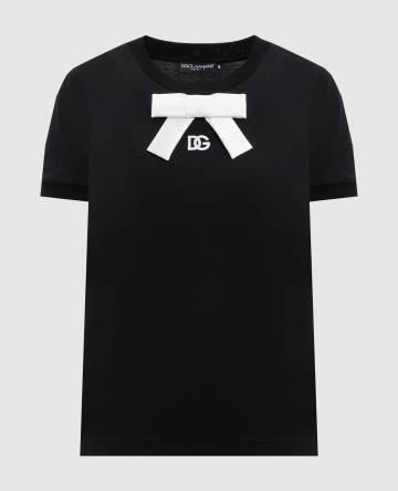 Черная футболка с аппликацией